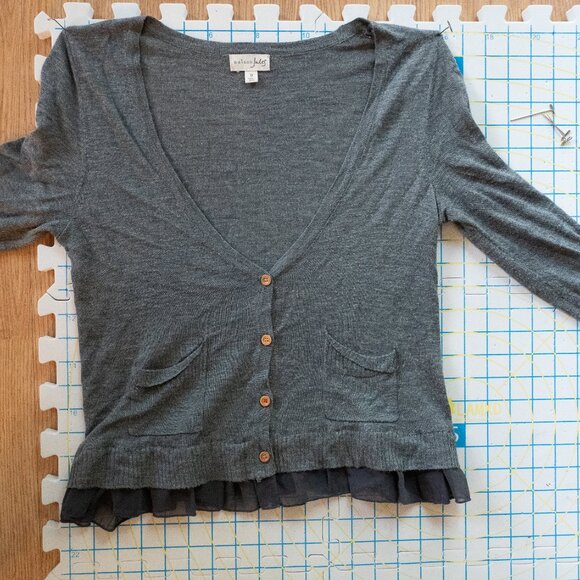 Elegant Gray Cardigan with Ruffle Hem - Picture 10 of 10